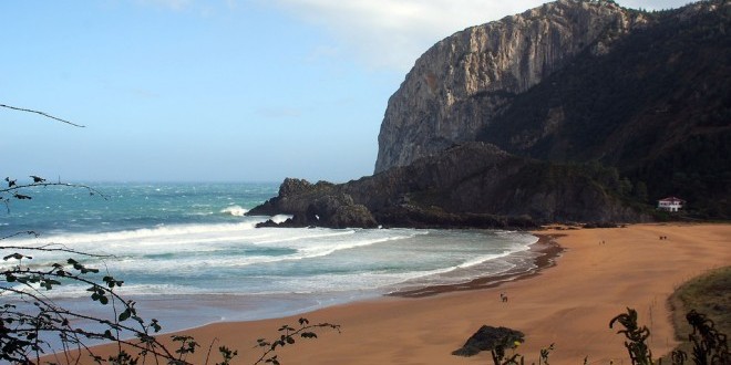 Playa de Laga, Ibarrangelua - Autor: Rafael Amesti Aguirre