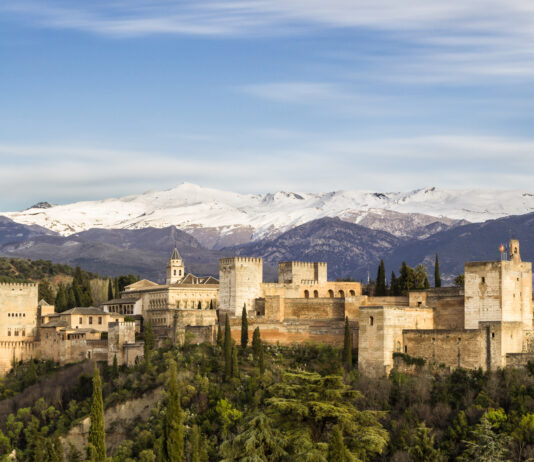 La Alhambra: ciudad medieval Nazarí