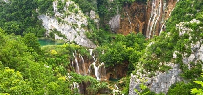 Cascadas en Parque Nacional de Croacia