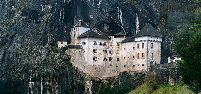 História do Castelo de Predjama na Eslovênia