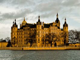 El-castillo-de-Schwerin-elegancia-y-romanticismo