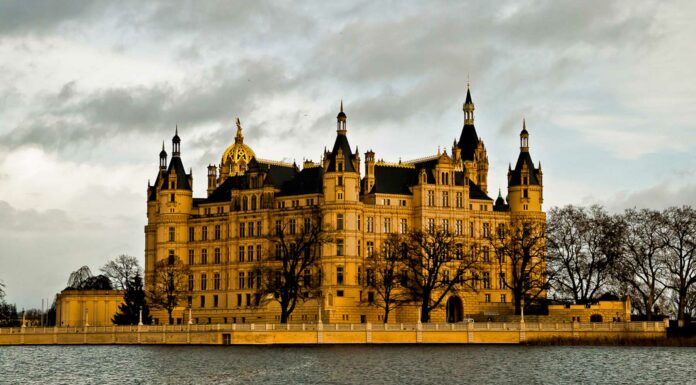 El-castillo-de-Schwerin-elegancia-y-romanticismo