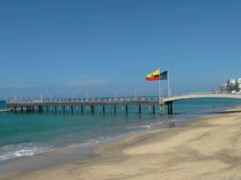 Salinas, Ecuador; entre sol, arena y olas Salinas, Ecuador; entre sol, arena y olas