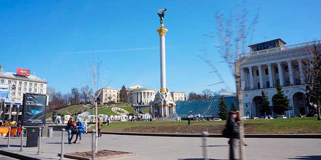 Plaza-de-la-Independencia-de-Kiev