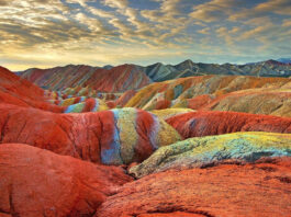 Las montañas de color de Zanghye Danxia en China