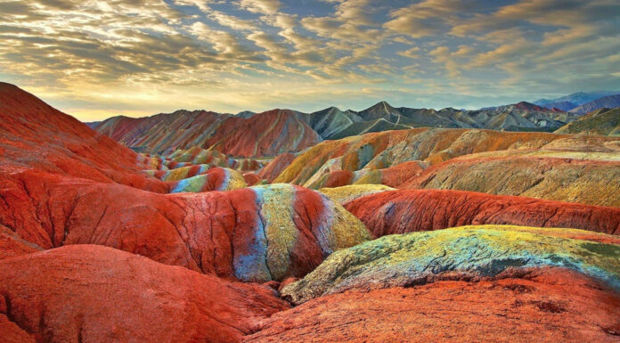 Las montañas de color de Zanghye Danxia en China