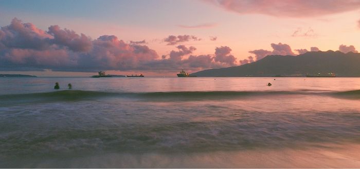 Playa Rosa de la Gran Isla Santa Cruz, Filipinas