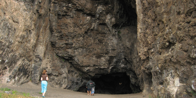 Makua Cave