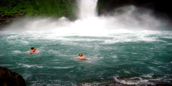 La espléndida catarata La Fortuna en Costa Rica