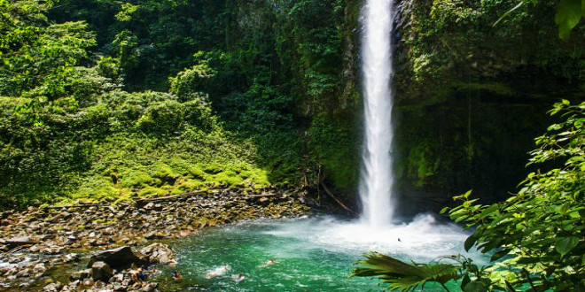 La espléndida catarata La Fortuna en Costa Rica