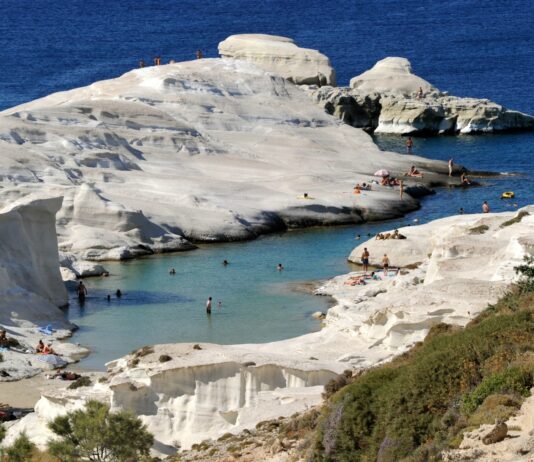 Sarakiniko, una playa lunar en Grecia Sarakiniko; una playa que parece estar en la luna
