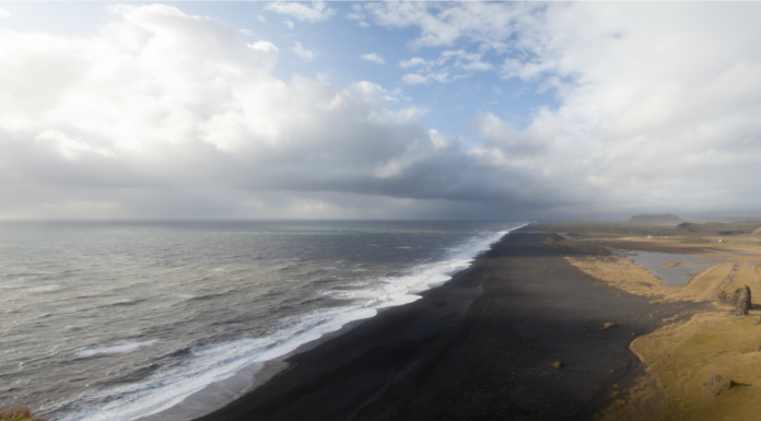 La bella y misteriosa playa negra de Vik