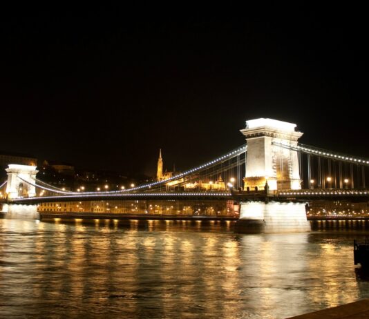 El Puente de las Cadenas; el puente más antiguo de Budapest