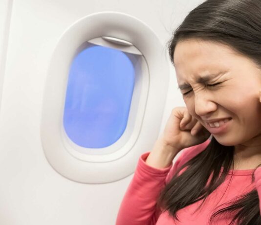 como-evitar-dolor-de-oido-en-avion