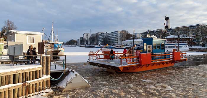 Ferry de la ciudad más antigua de Finlandia