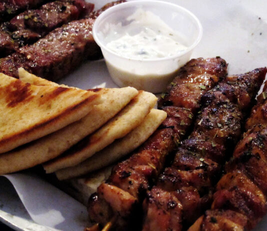 Tsiknopempti, la fiesta de los carnívoros