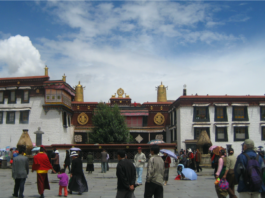 Templo de Jokhang, centro espiritual de Lhasa Templo de Jokhang, centro espiritual de Lhasa