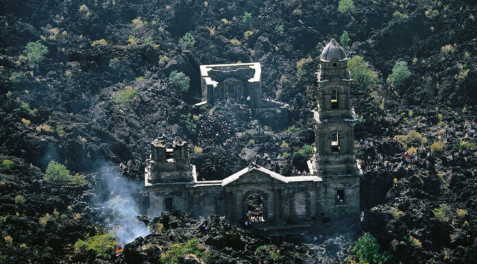 La Iglesia que sobrevivió al volcán Parangaricutiro