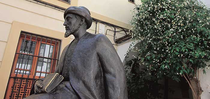 Estatua de Maimonides, el sabio Judío