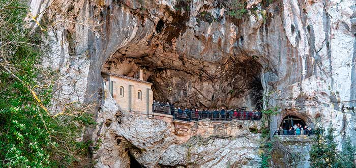 Qué ver en Asturias | Santa Cueva de Covadonga