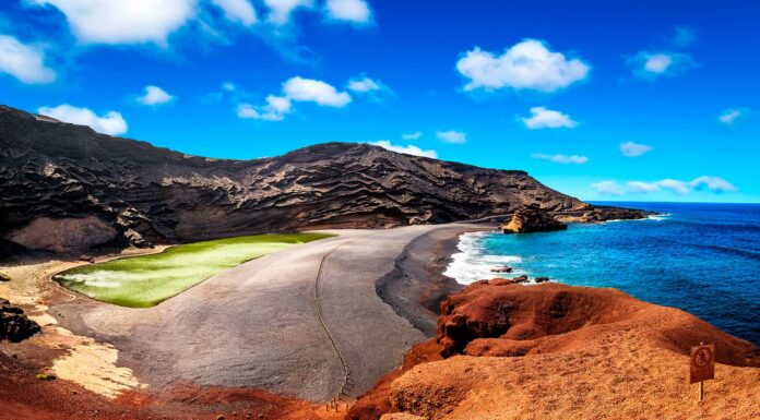 Las playas y calas de Lanzarote son las más indicadas para aprender Surf 1