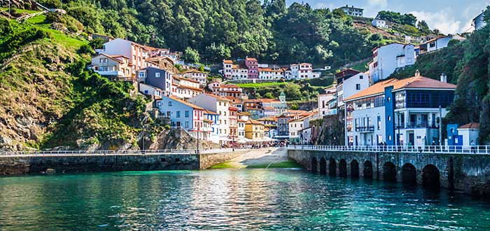 Los 10 Pueblos más bonitos de España | Cudillero (Asturias)