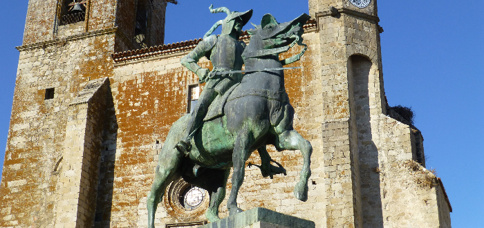 Estatua ecuestre de Francisco Pizarro
