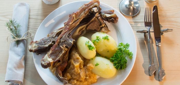 Comida típica de Noruega. Pinnakjøt