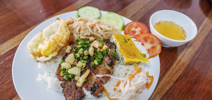 Comida típica de Vietnam. Com tam