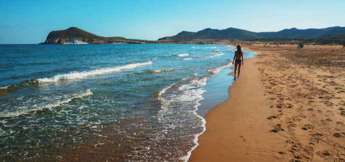 Las mejores playas de España para visitar. Playa Los Genoveses, en Andalucía.