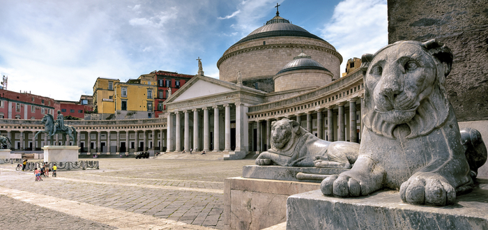 Las 10 plazas de Italia más bonitas. Piazza del Plebiscito (Nápoles)