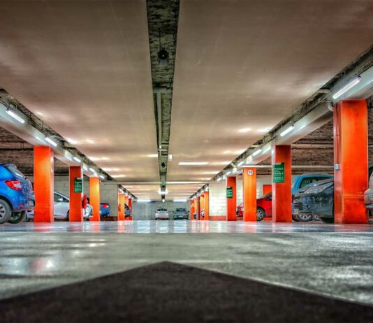 Cómo elegir un parking seguro para dejar el coche en el aeropuerto cuando viajas parking en el aeropuerto