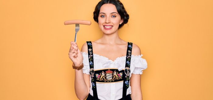 Mujer alemana vestida con traje tradicional | Cultura de Alemania