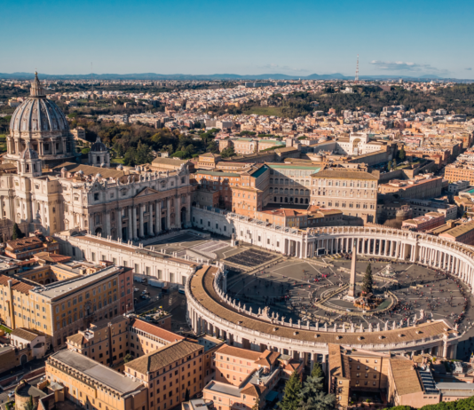 Dónde está el vaticano y cómo llegar
